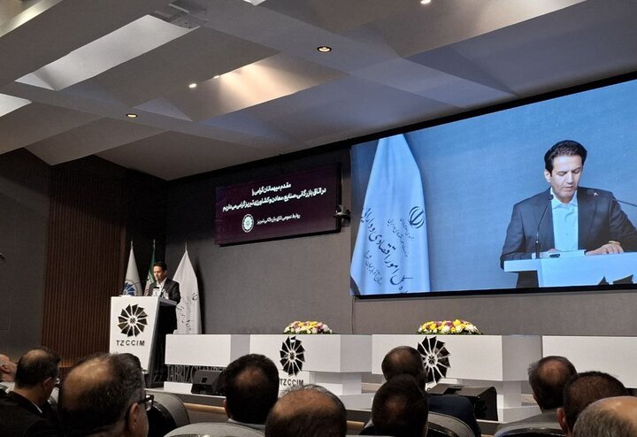 زهی: سرمایهگذاری و اعتماد دو بال توسعه اقتصادی است زهی: سرمایهگذاری و اعتماد دو بال توسعه اقتصادی است